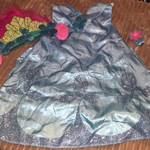 Toddler girls trolls costume size small (4-6x)